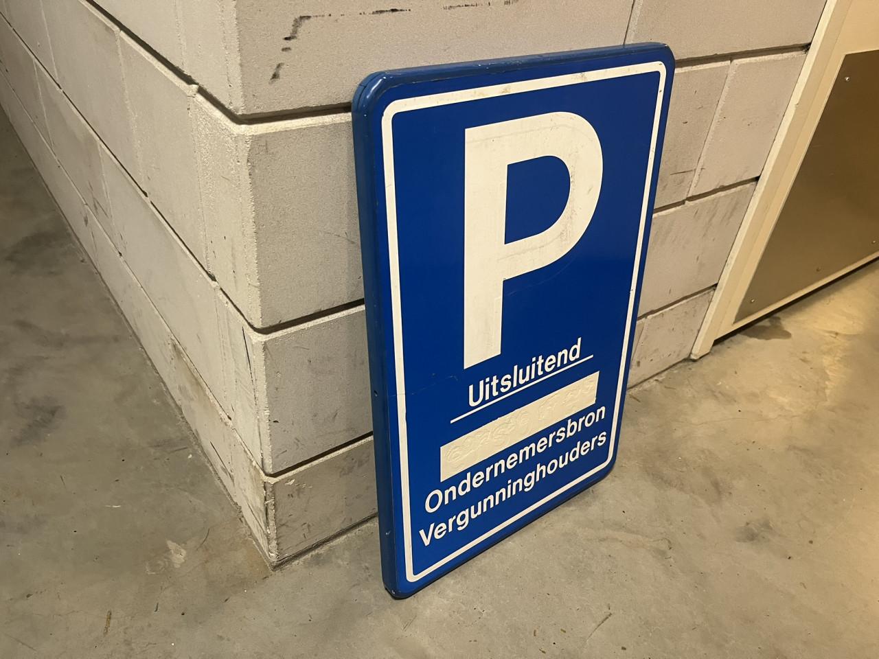 Verkeersbord "Vergunningshouders"