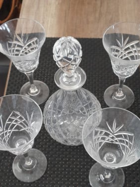 Kristallen karaf en 4 glazen