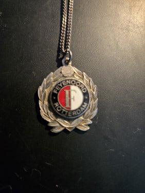 Feyenoord hanger 3 cm aan ketting 50 cm, zilver, 1993 met inscriptie "Rens