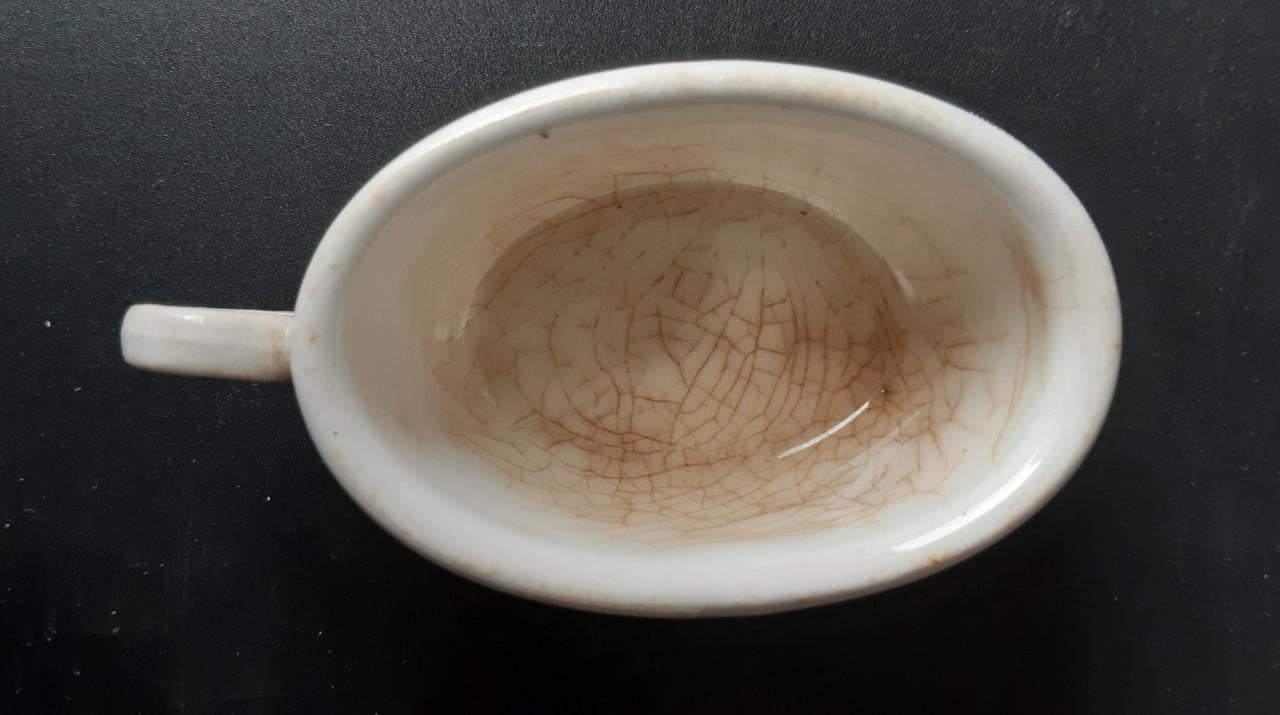 Petrus Regout wit theelicht op pootjes met vetschuitje