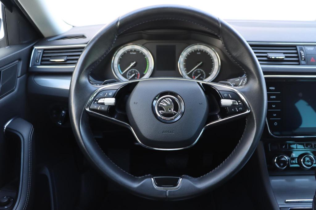 Skoda Superb combi 1.4 ehybrid style 218pk dsg6 | soh 93,1% | memory | stoe