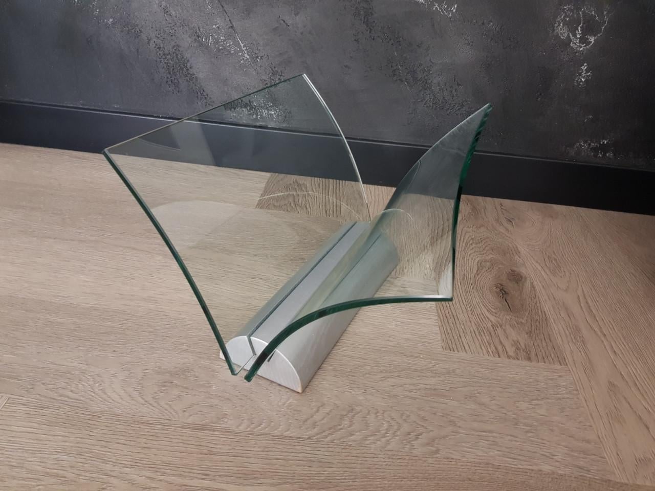 Eigentijdse kranten/lectuurbak