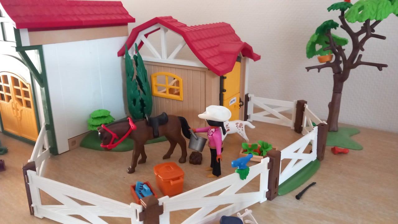 Playmobil manege met boxen en weides set 6926