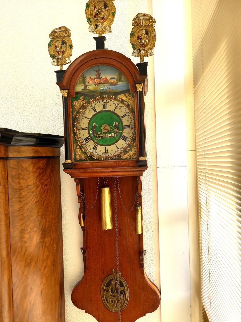 Echt antieke Friese klokken