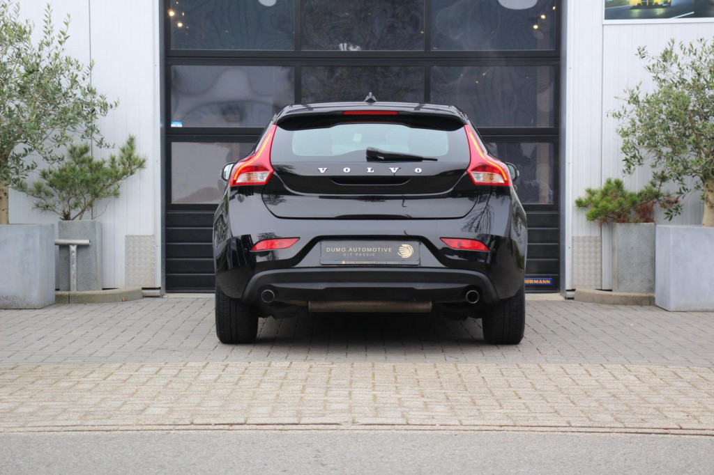 Volvo V40 1.6 t2 you! inc btw - xenon - cruise - pdc - high perf audio - de