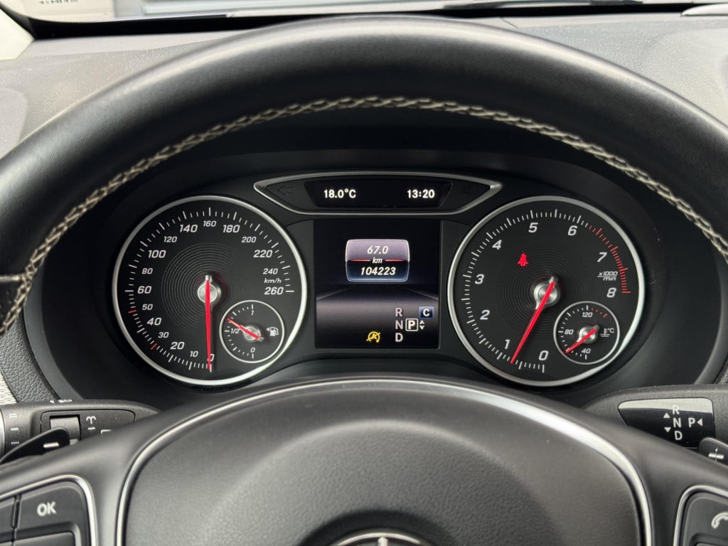 Mercedes-Benz B-Klasse 200 ambition automaat, nl-auto trekhaak uitklapbaar!