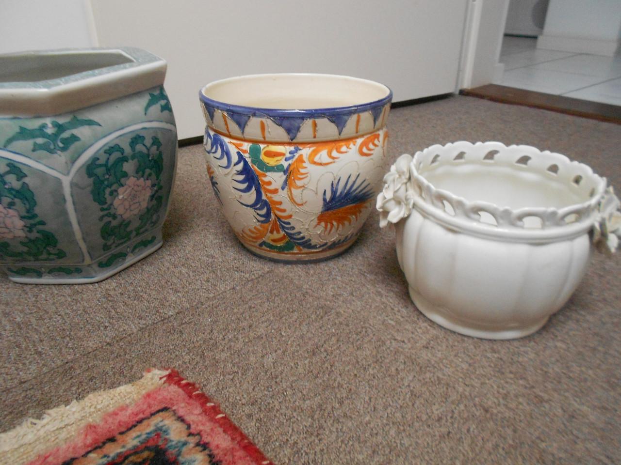 Partij van zeven vintage bloempotten.