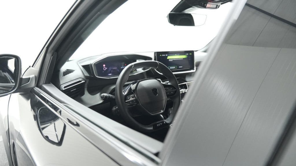 Peugeot 2008 puretech 130 eat8 gt | 360 camera | adaptieve cruise control |