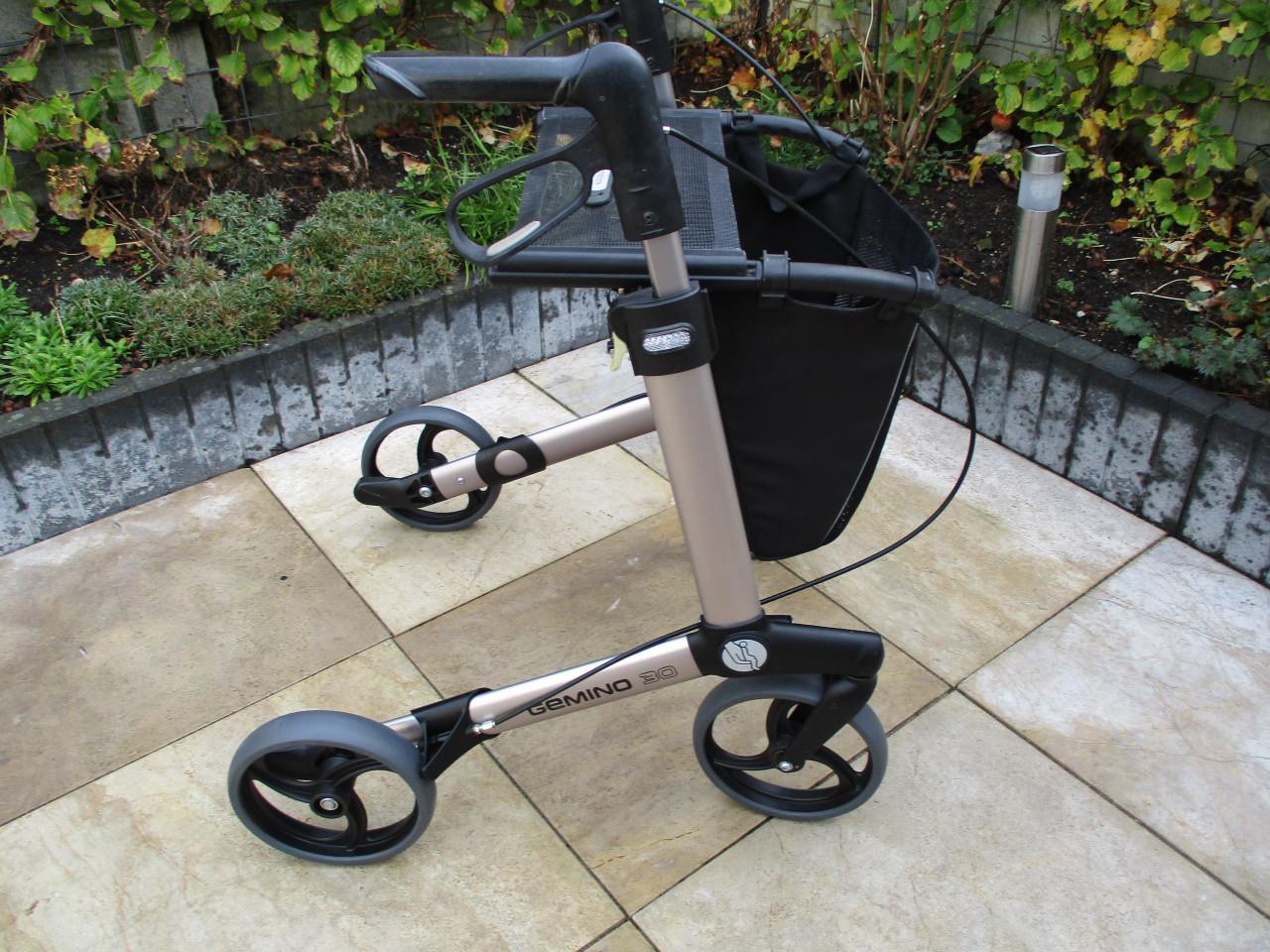 Zgan Gemino 30 opvouwbare lichtgewicht rollator +zitje dienblad rugsteun en