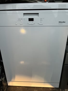 Miele vrijstaand Vaatwasser met besteklade nauwelijks gebruikt 85x60 cm.