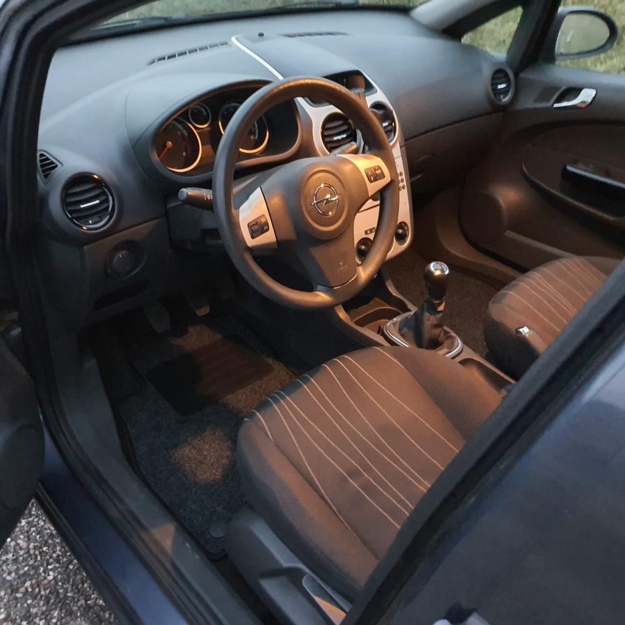 Opel Corsa 1.4-16V Enjoy 5 deurs