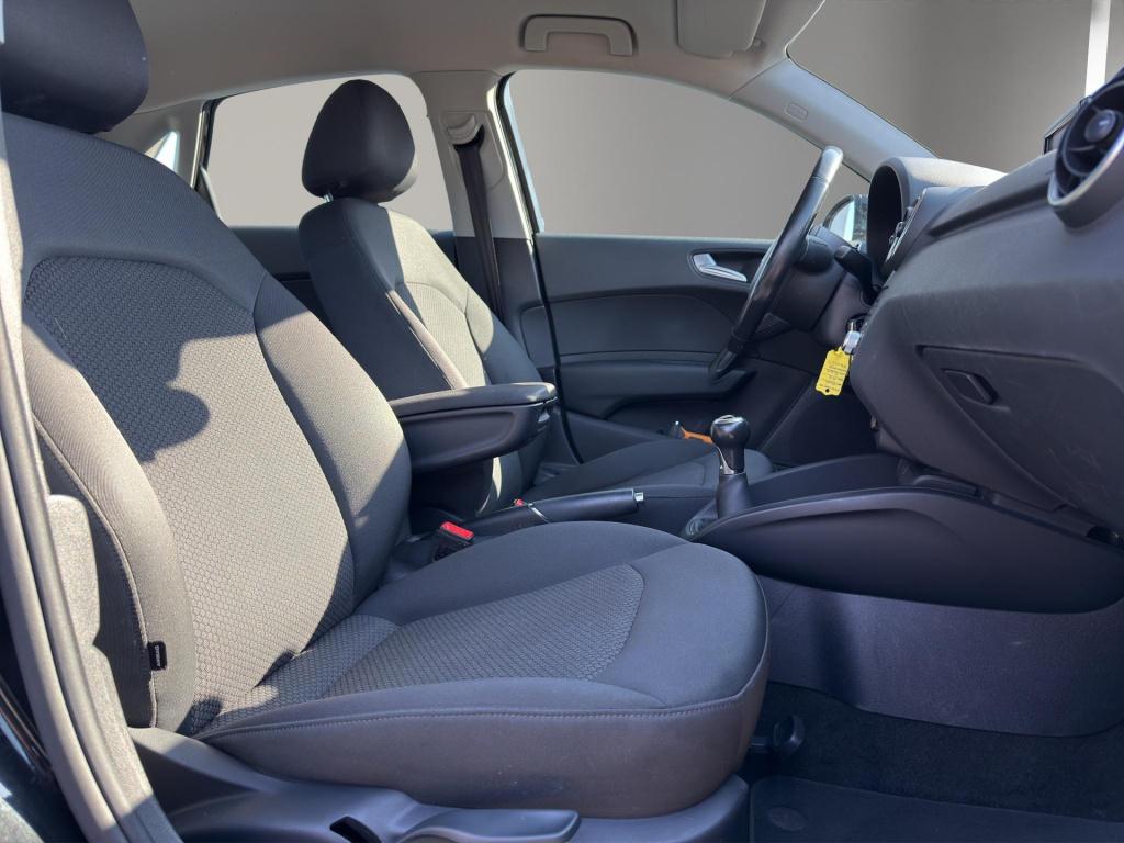 Audi A1 Sportback 1.0 tfsi s-line exterieur 5drs | navigatie | 17"| airco |