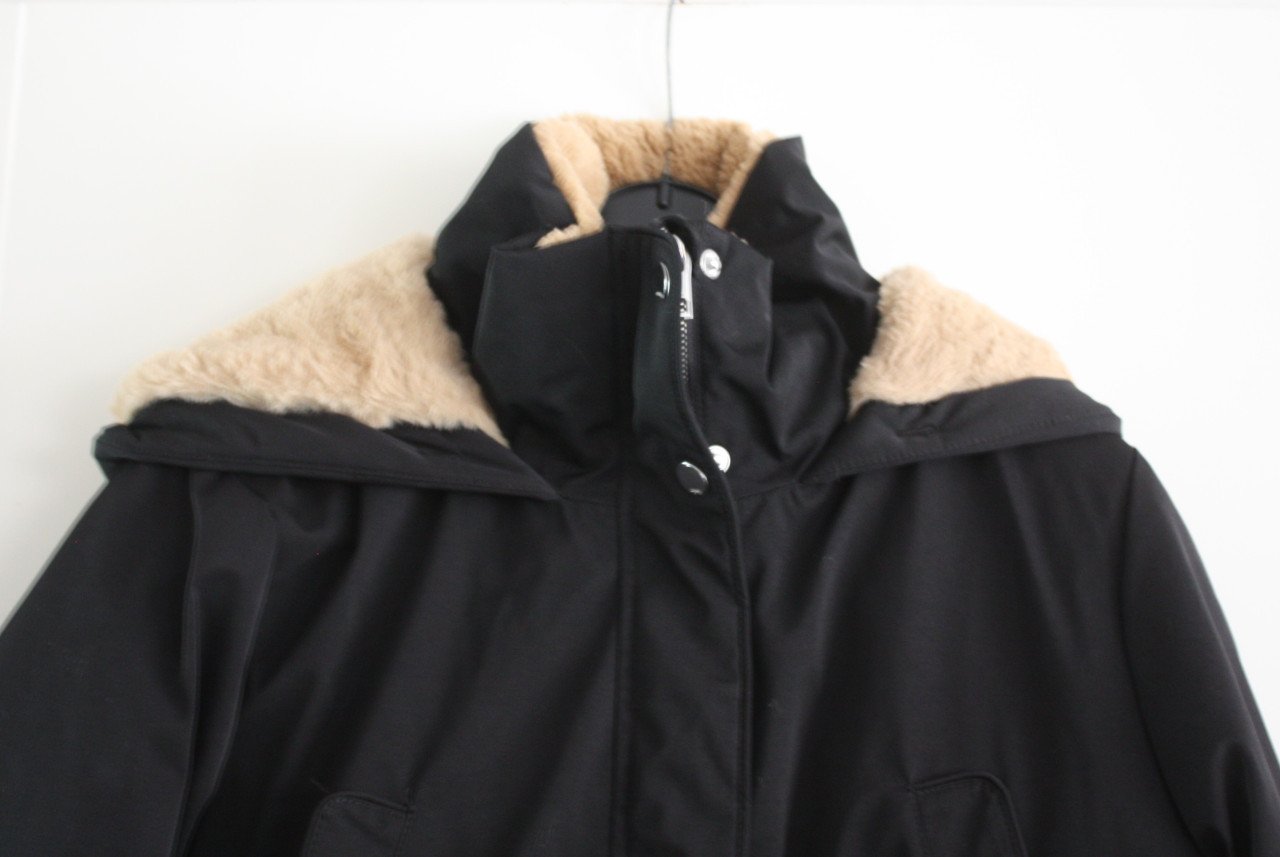 Zwarte winterjas met teddystof binnen in de jas maat L