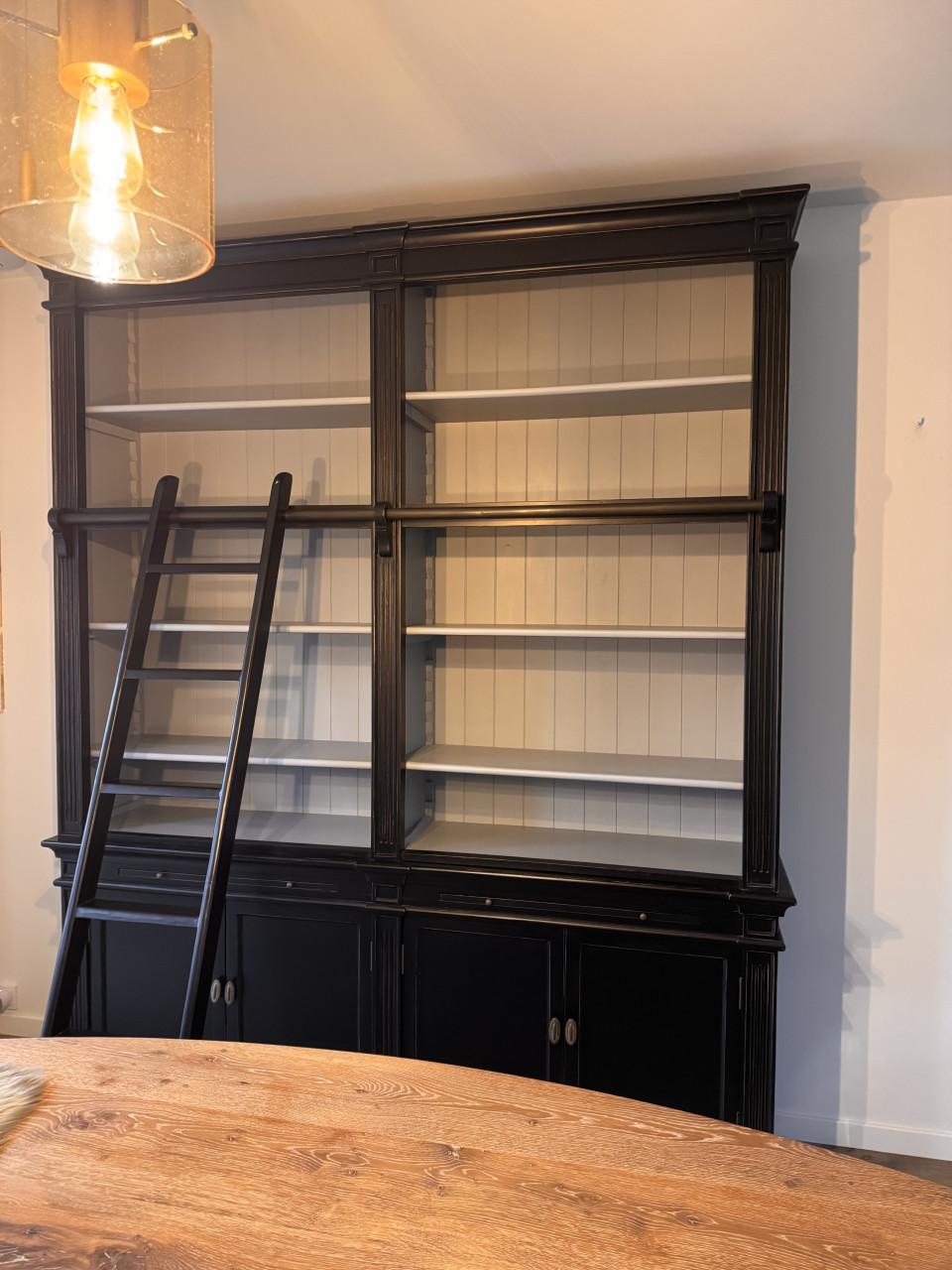 Boekenkast met ladder