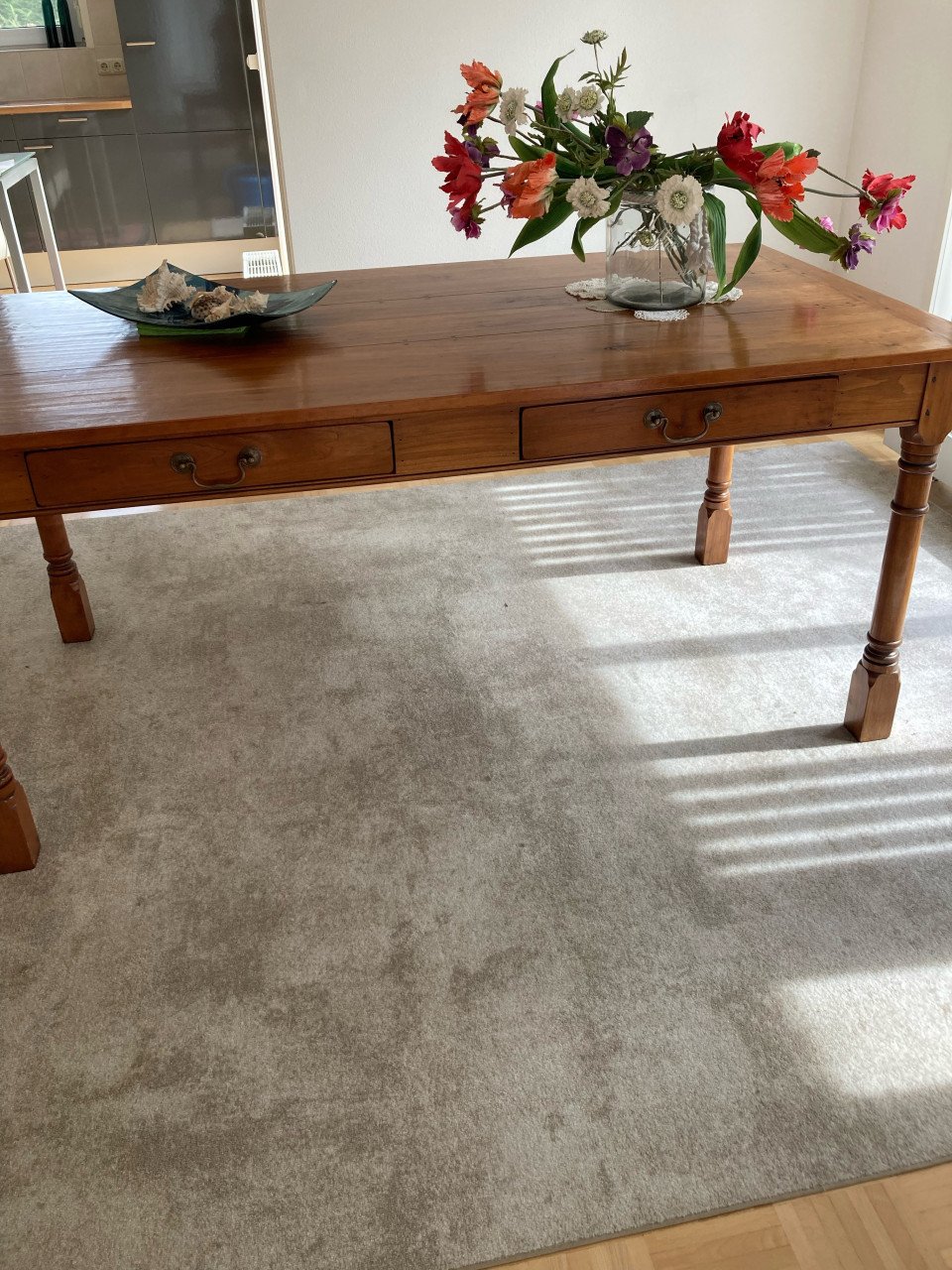 Salontafel, eetkamertafel en 3 bijzettafel KERSENHOUT