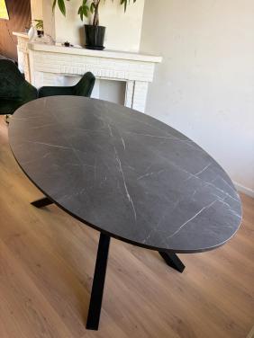 Ovale eettafel marmerlook – donkergrijs/zwart – modern