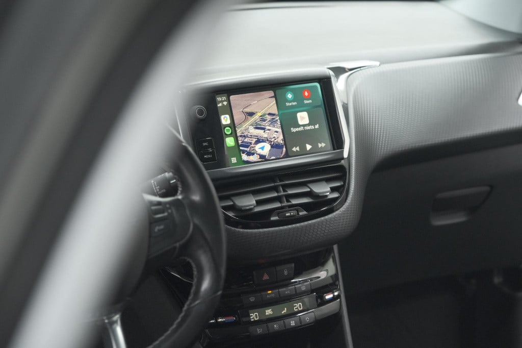 Peugeot 2008 puretech 130 allure | camera | apple carplay | parkeersensoren