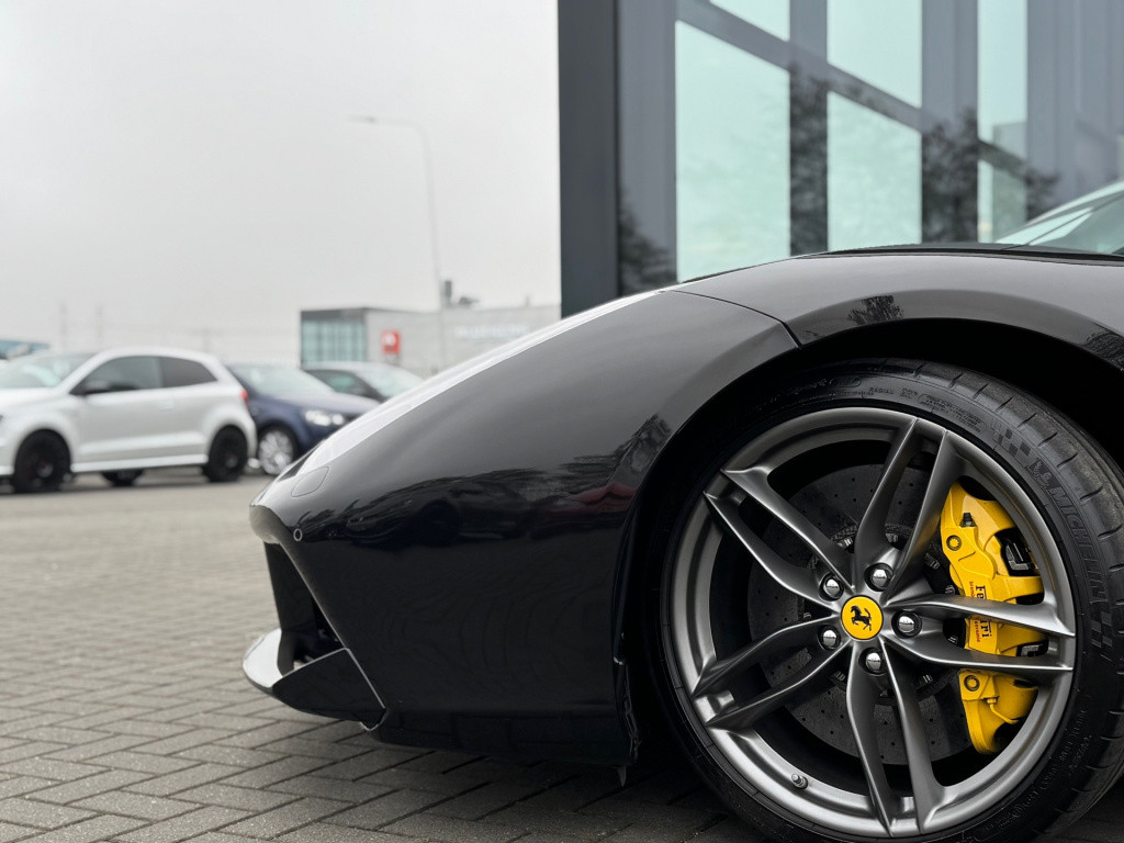 Ferrari 488 3.9 gtb hele * daytona seats * carbon driver zone * dealer onde