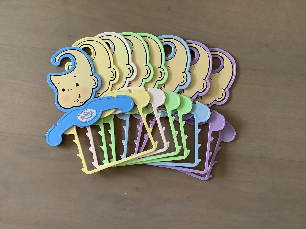 Baby Born kledinghangers €10