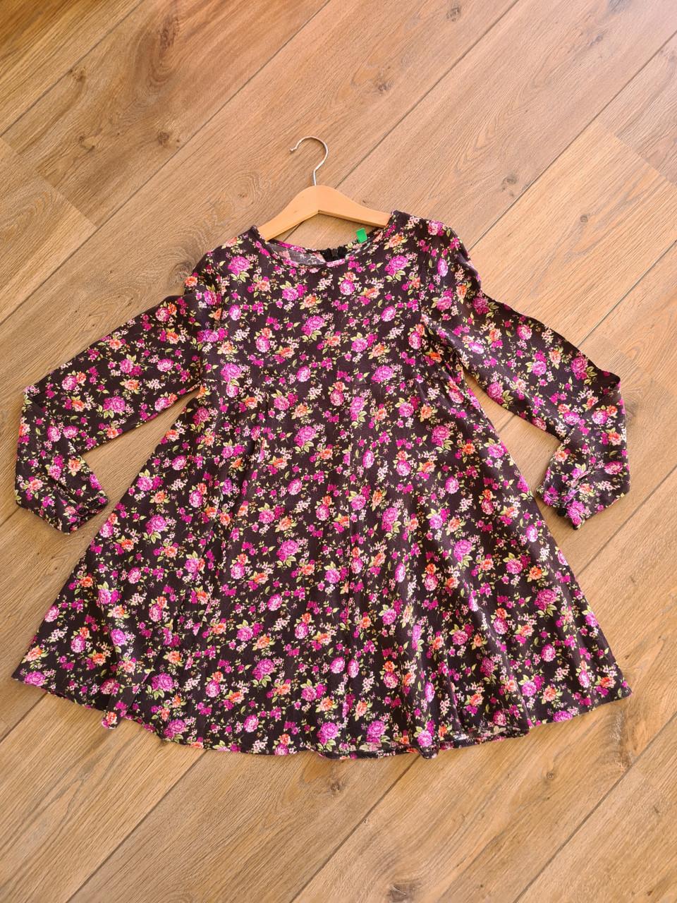 Benetton rood, roze bloemetjes jurkje Maat 128-134