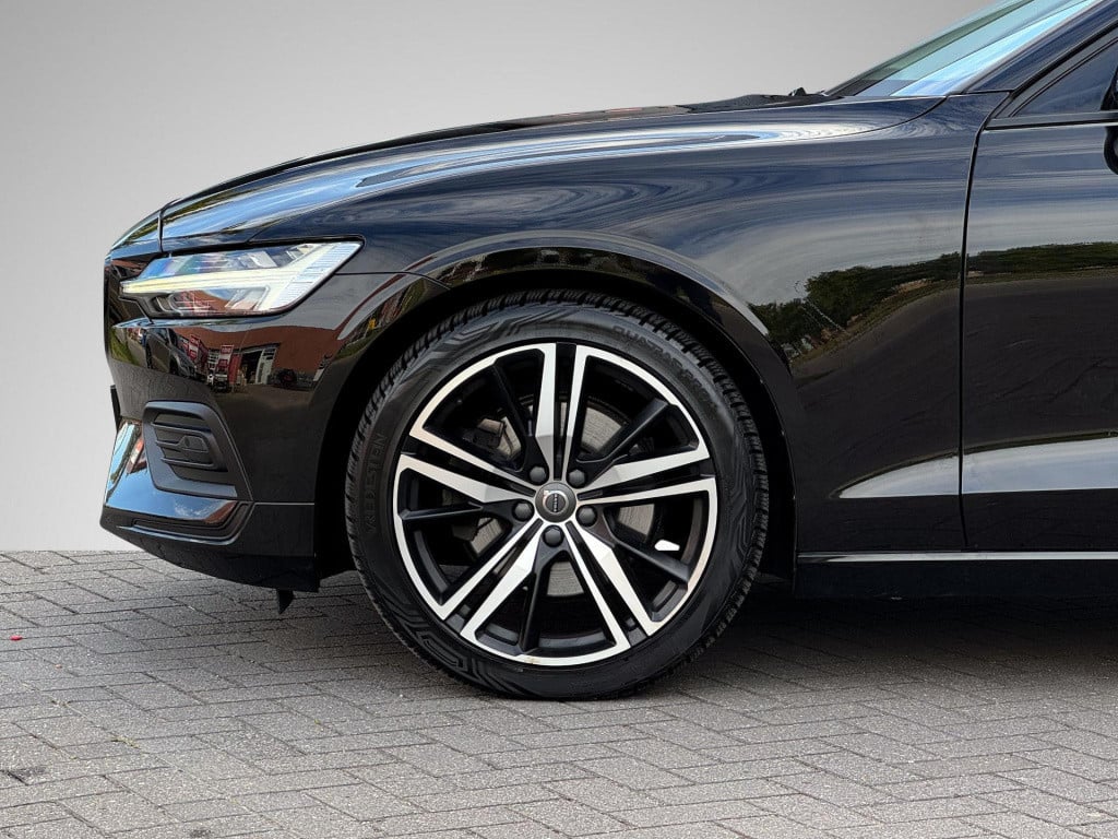 Volvo V60 2.0 b3 momentum advantage 19'' r-design wielen | stuur- + stoelve