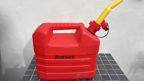 Stevige kunststof brandstof jerrycans met anti-overlooptrechter