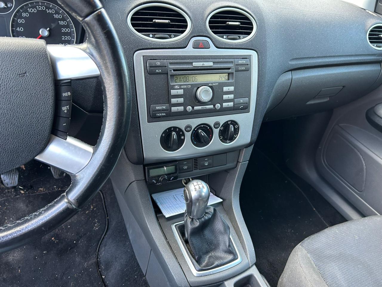 Ford Focus Wagon 1.6-16V Futura In de opties!