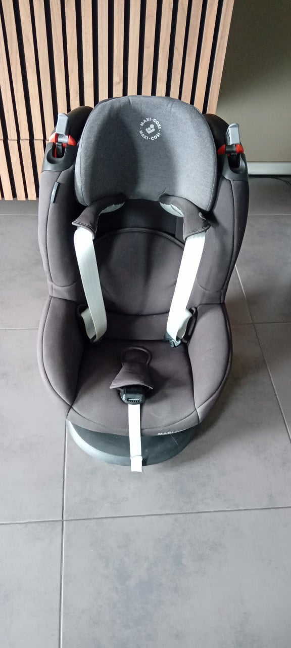 Maxicosi Tobi zwart/grijs