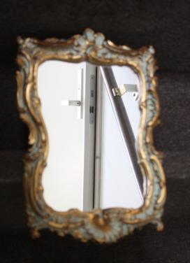 Goudkleurige spiegel barok lijst