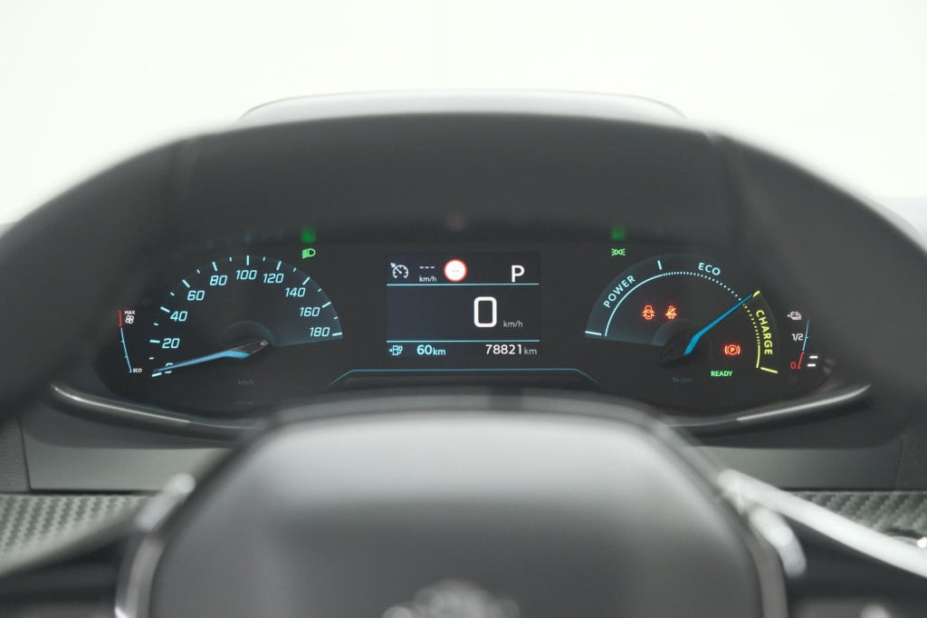 Peugeot 208 ev allure 50 kwh | 3 fase laadfunctie | parkeersensoren | apple