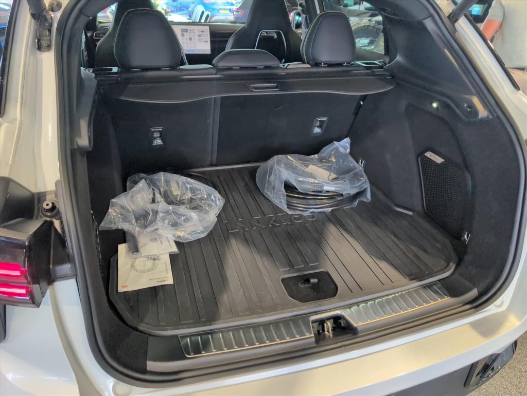 Lynk & Co 01 1.5 276pk phev more | pano | carplay | leer