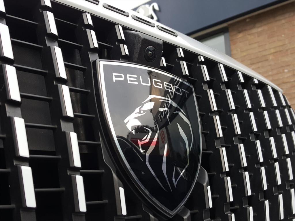 Peugeot 2008 1.2 130pk allure automaat eat8 apple carplay & android auto | 