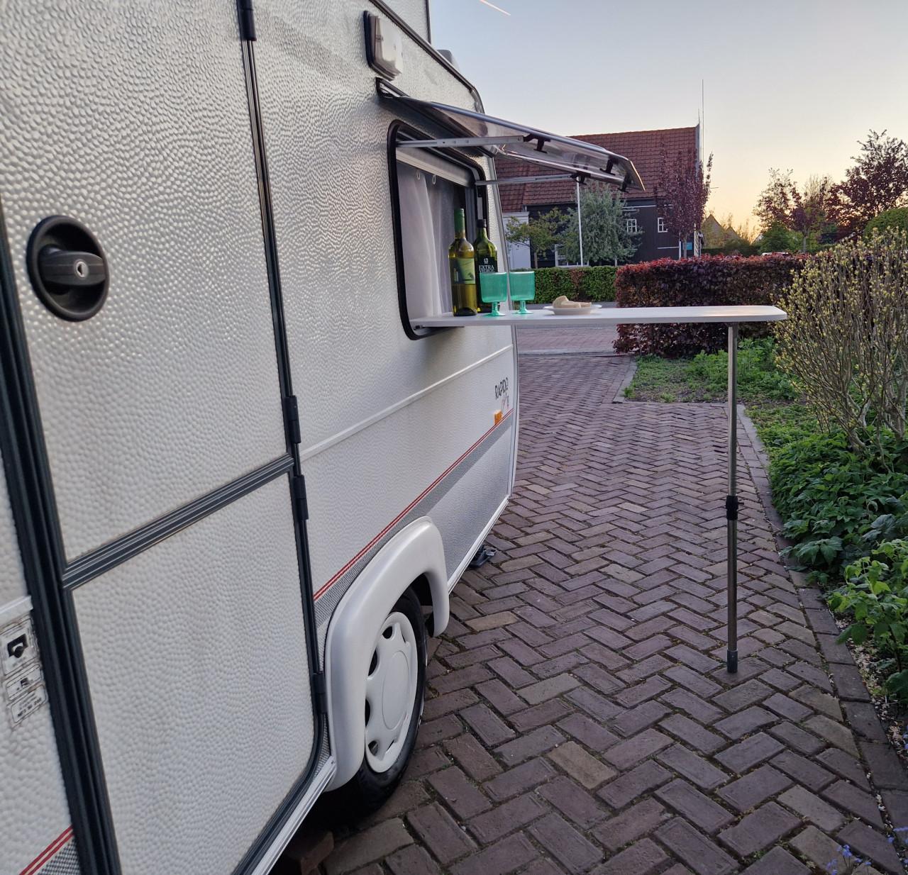 Mooie Lichtgewicht hefdak caravan Rapido club 32!
