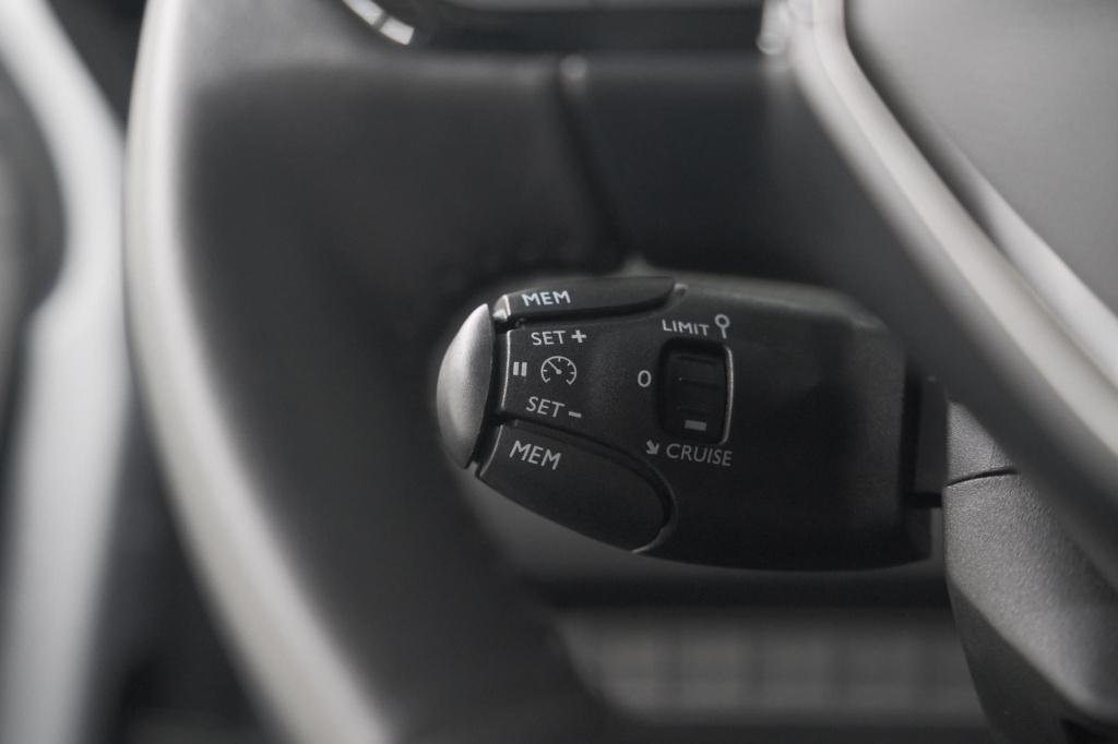 Peugeot 208 puretech 100 allure | apple carplay | parkeersensoren | climate