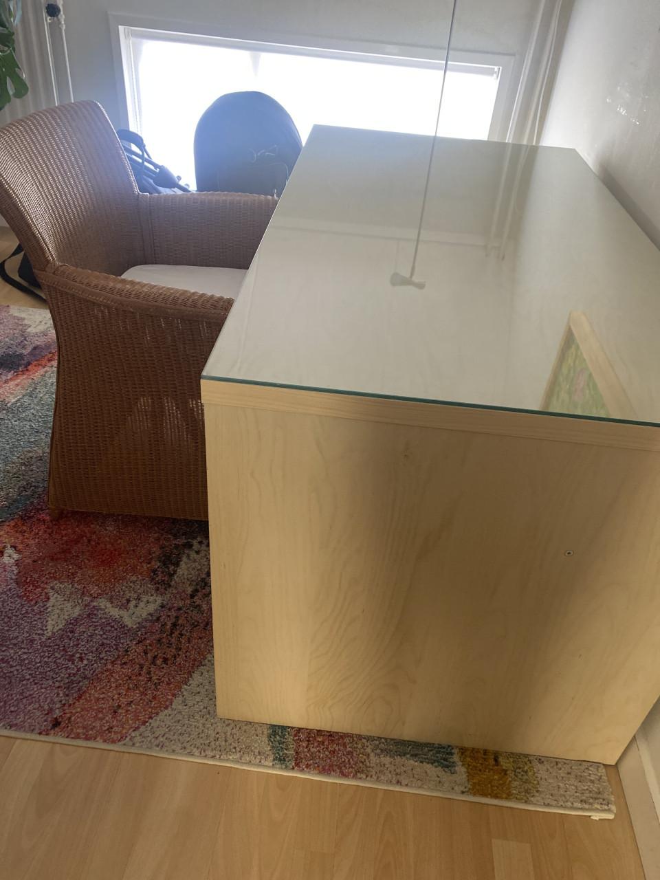 Bureautafel met glazen plaat(IKEA)