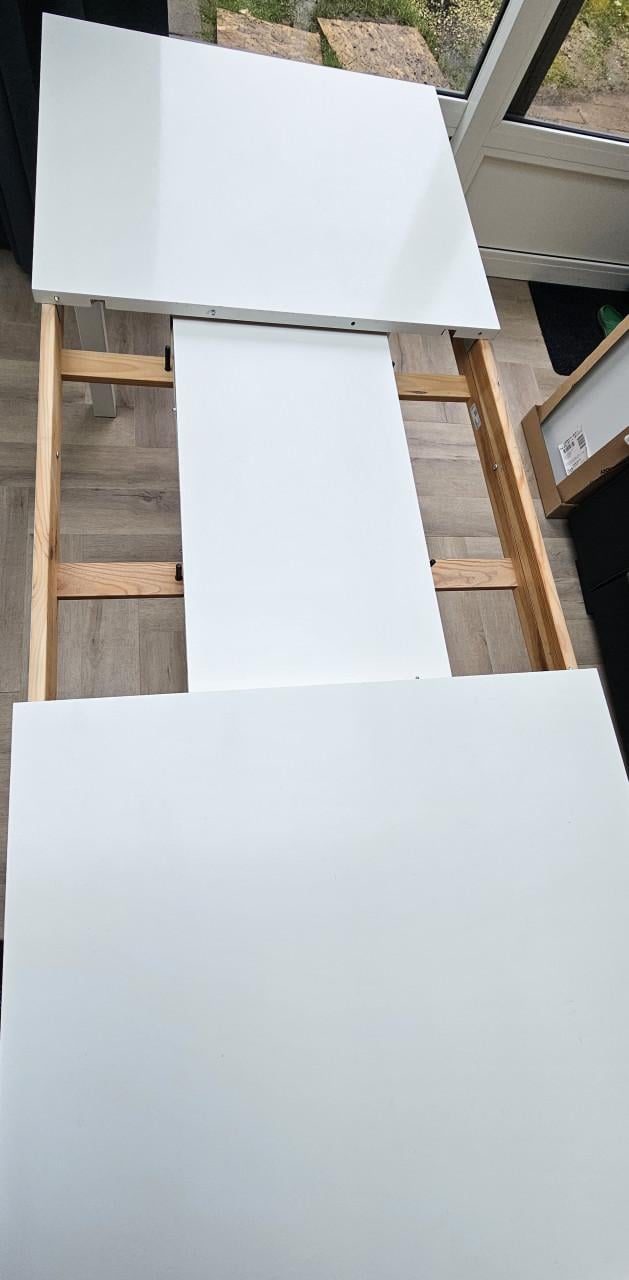 Handige uitschuifbare eettafel bjursta ikea