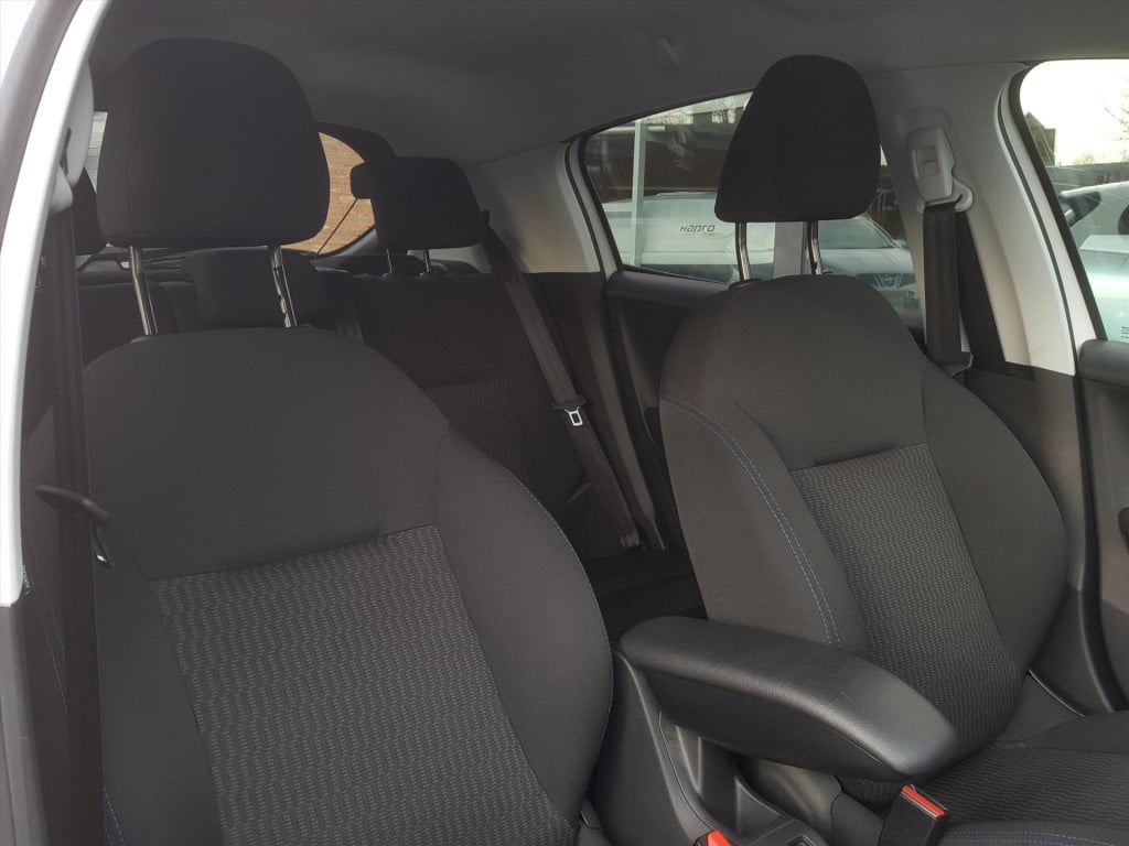 Peugeot 208 1.2 puretech 82pk signature navigatie | cruise control | airco 