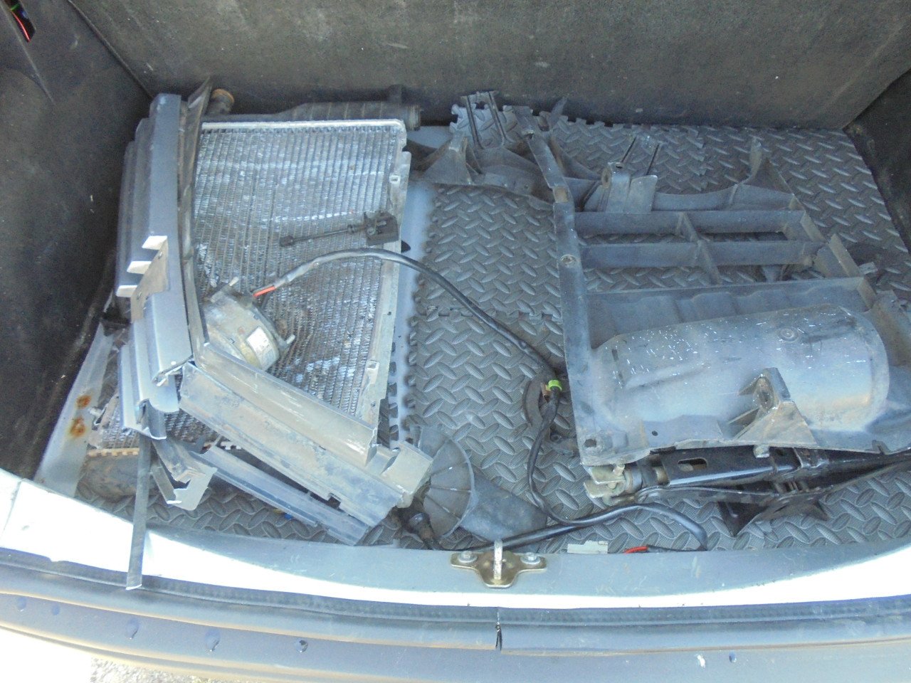 205 1.4 Generation ,youngtimer met werk ,bekleding zeer netjes € 895