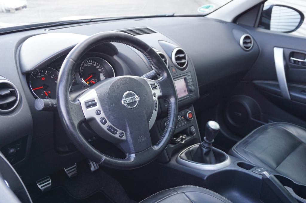 Nissan Qashqai 2.0 tekna airco / navi / cruise / camera / pano / stoelverw.