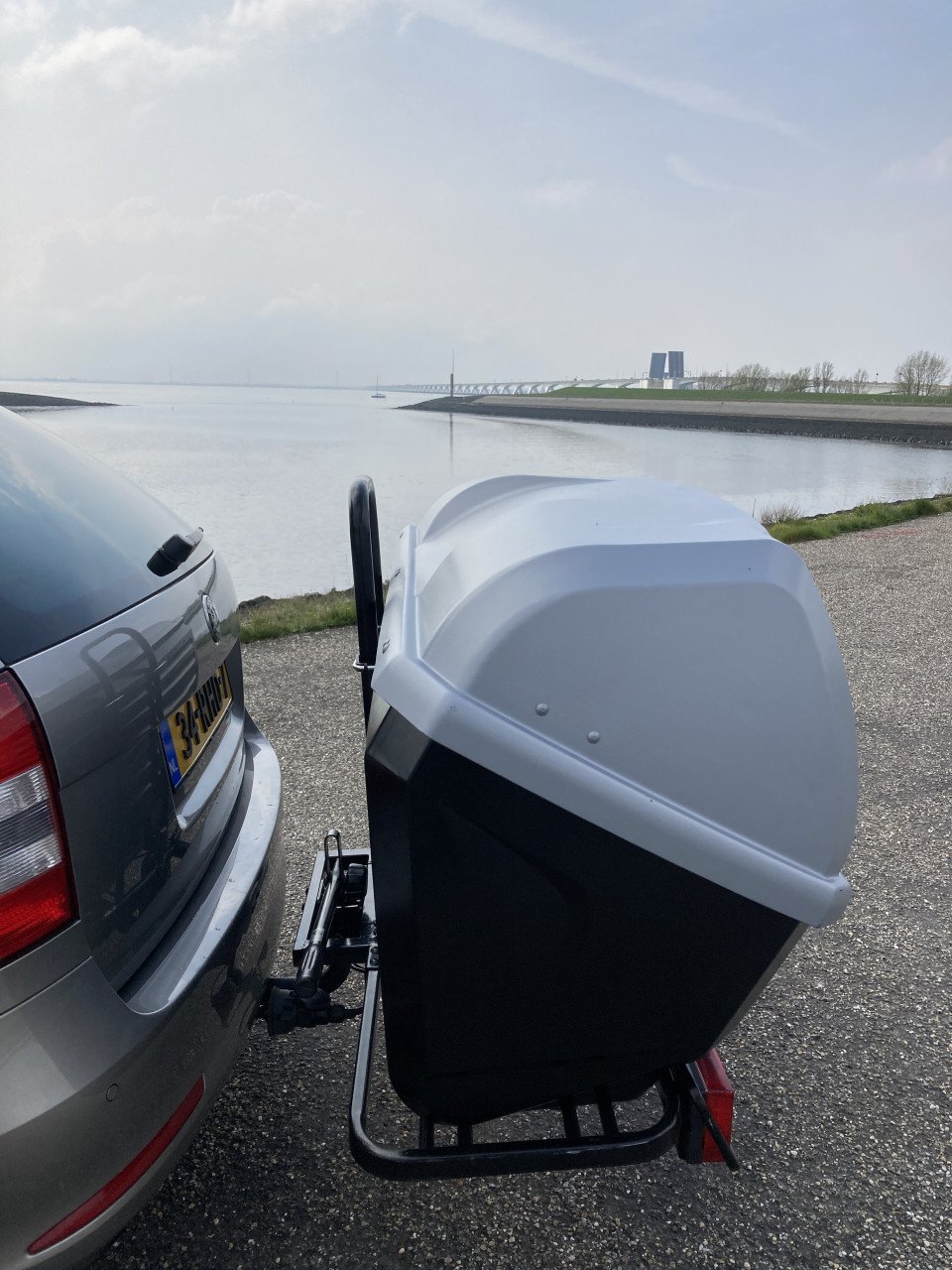 Trekhaakkoffer kantelbaar met basis Thule 420 liter te koop
