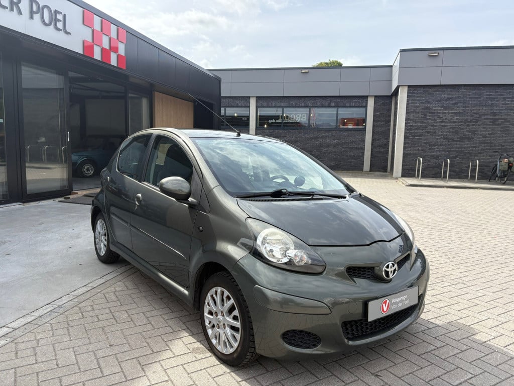 Toyota Aygo 1.0-12v aspiration green