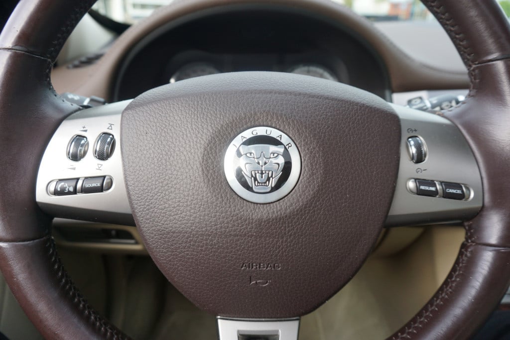 Jaguar XF 4.2 v8 premium luxury automaat - climate / navi / leder / pano / 