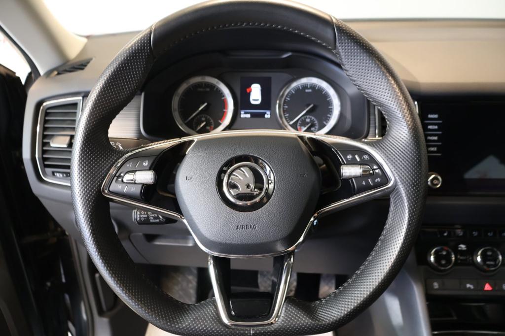 Skoda Kodiaq 1.5 tsi business edition nl auto, trekhaak, stoel en stuur ver