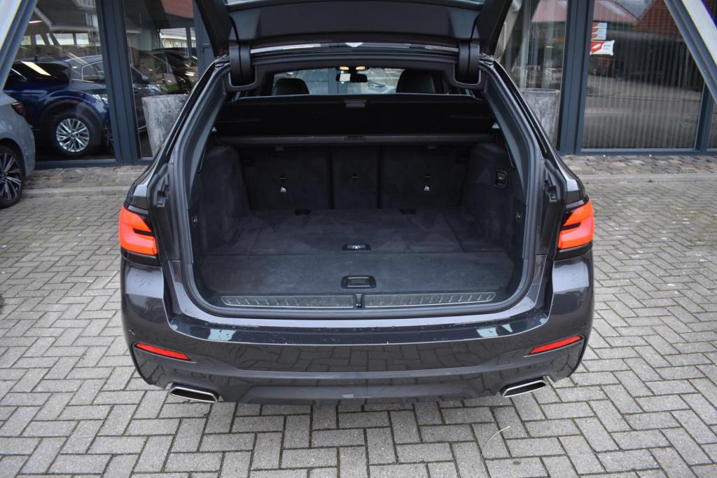 BMW 5 Serie touring 520i m-sport | laserlight | nap | dealer onderhouden | 