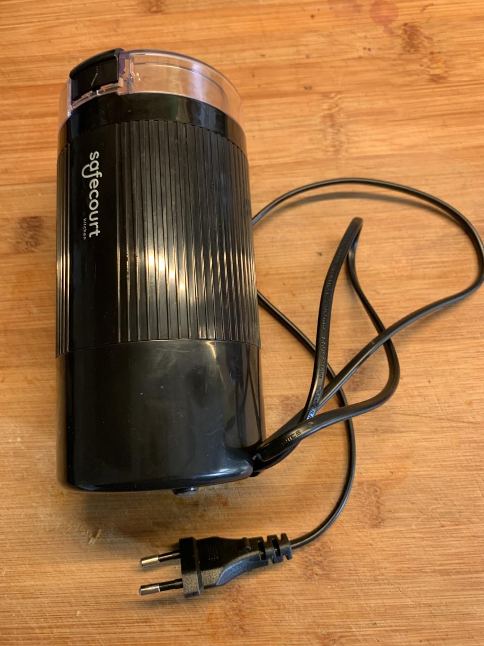 Deze compacte elektrische koffiemolen van SafeCourt
