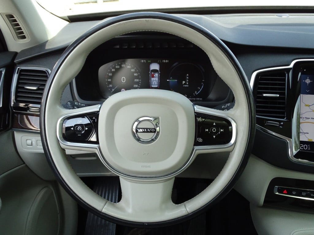 Volvo XC90 2.0 t8 twin engine awd momentum 7-pers | pano