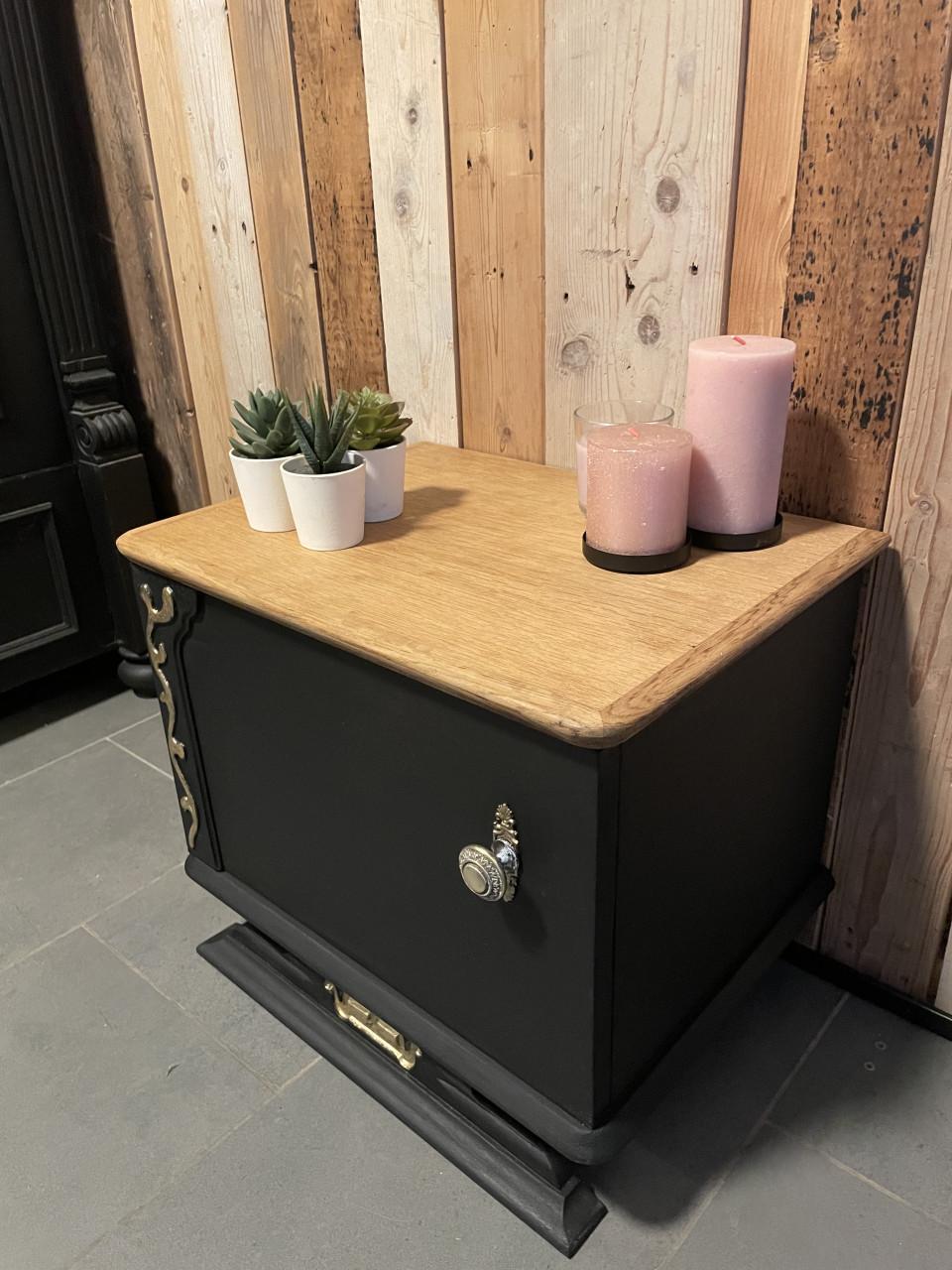 Uniek nacht/bijzetKastje