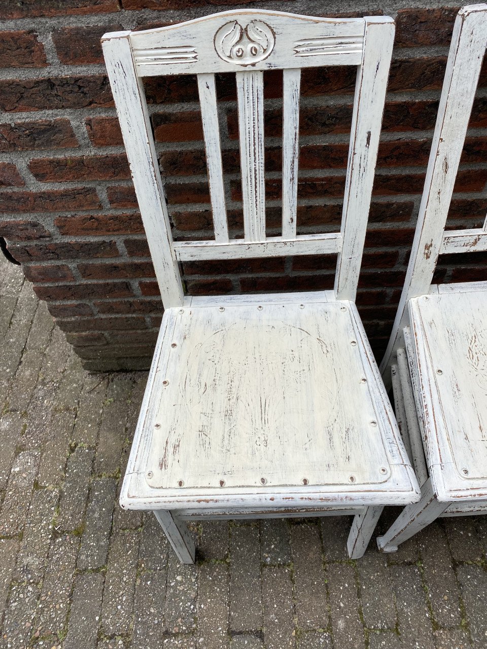 6 leuke witte houten stoeltjes