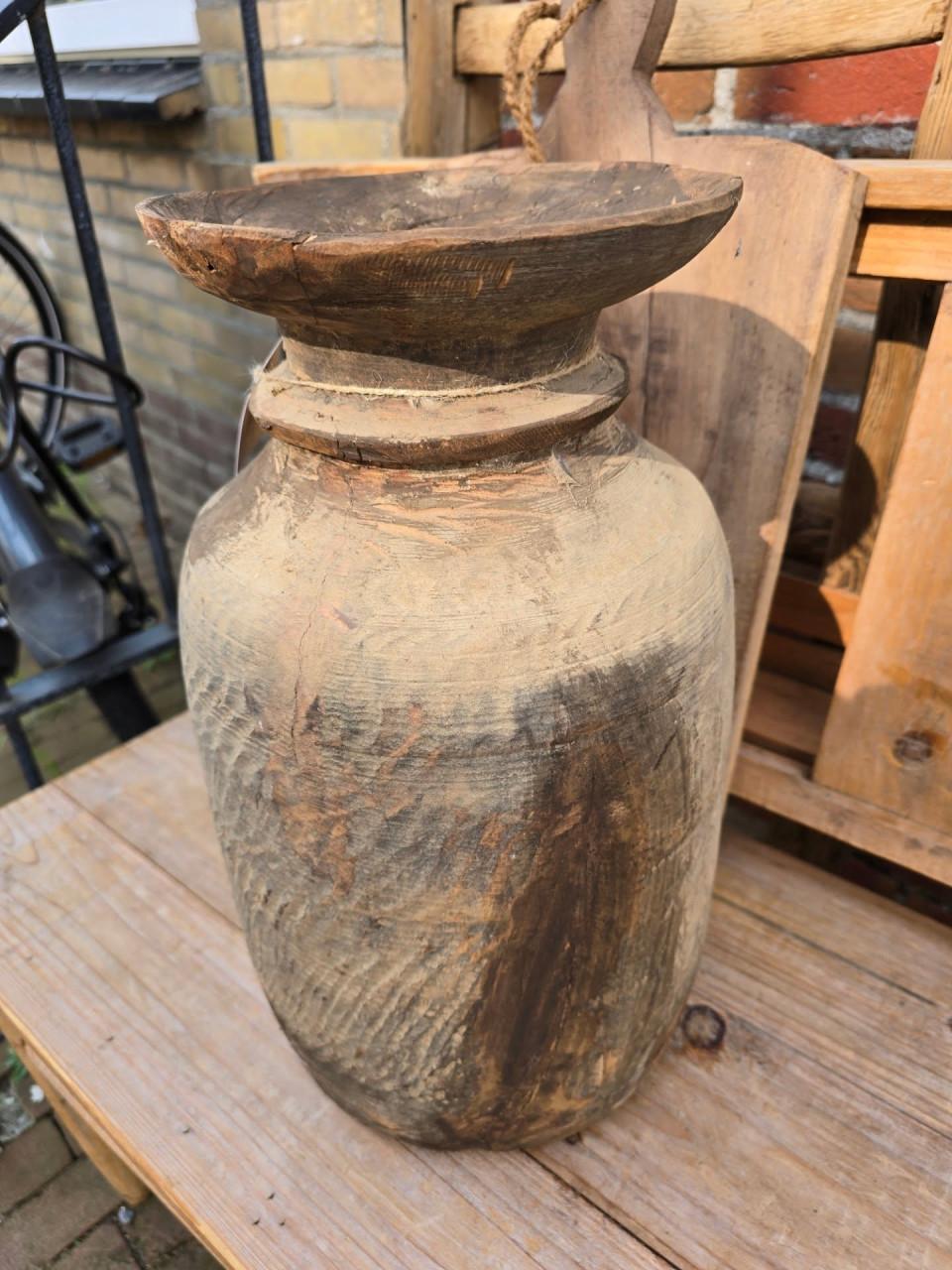 SCHITTERENDE NEPALESE POTTEN IN WISSELENDE MODELLEN EN KLEUREN, PRIJZENV.A