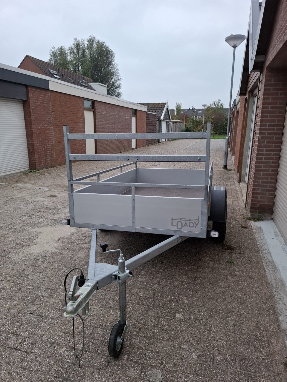 Aanhanger met lier, altijd binnen gestaan